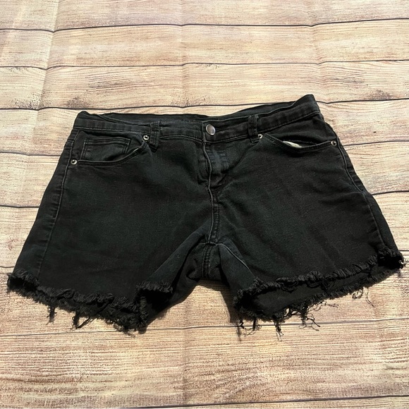 Black Forever 21 Cut Off Jean Shorts, Size 28 Waist - Picture 1 of 5